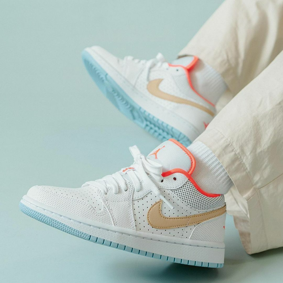 Giày Nike Wmns Air Jordan 1 Low SE 'White Sesame' DC9509-100 - Ảnh 3