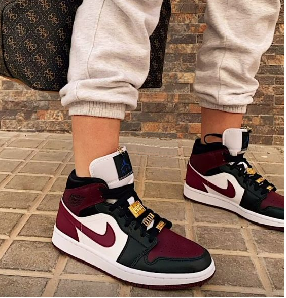 Giày Nike Air Jordan 1 Mid SE 'Gold Pendants' CZ4385-016 - Ảnh 2