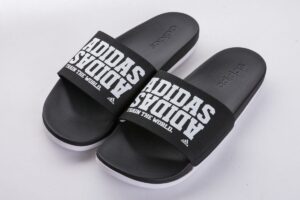 Alternative view of Dép Adidas Adilette Comfort Campus 'Black White' BY2615