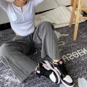 Alternative view of Giày Nike Air Jordan 1 Mid 'White Black Light Arctic Pink' (GS) 555112-103