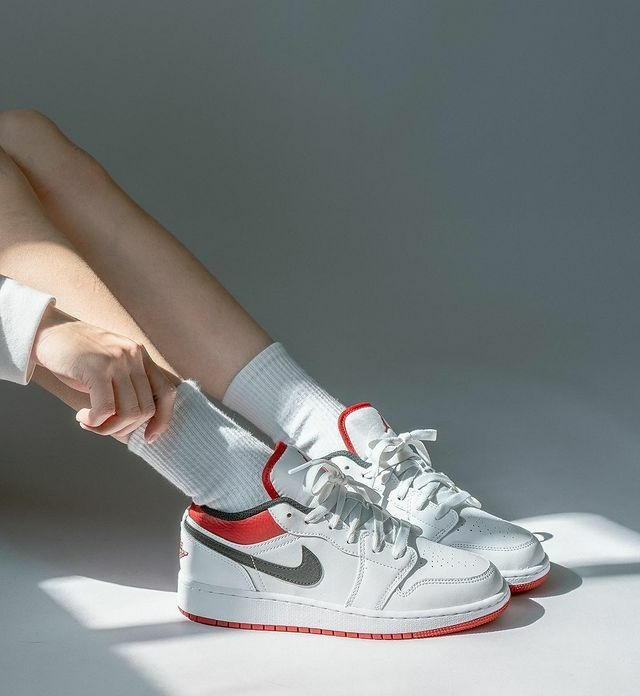 Giày Nike Air Jordan 1 Low GS 'White Gym Red' 553560-118 - Ảnh 3