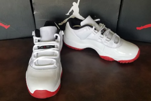 Alternative view of Giày Nike Air Jordan 11 Retro Low 'Cherry Bottom' 528895-101