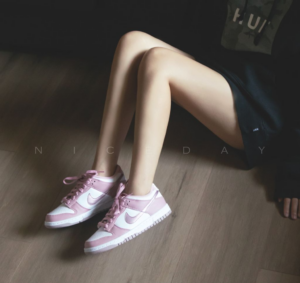 Alternative view of Giày Nike Dunk Low Pink Velvet GS 'Pink Velvet' DO6485-600