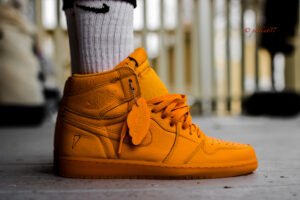 Alternative view of Giày Nike Air Jordan 1 Retro High Gatorade 'Orange Peel' AJ6000-880