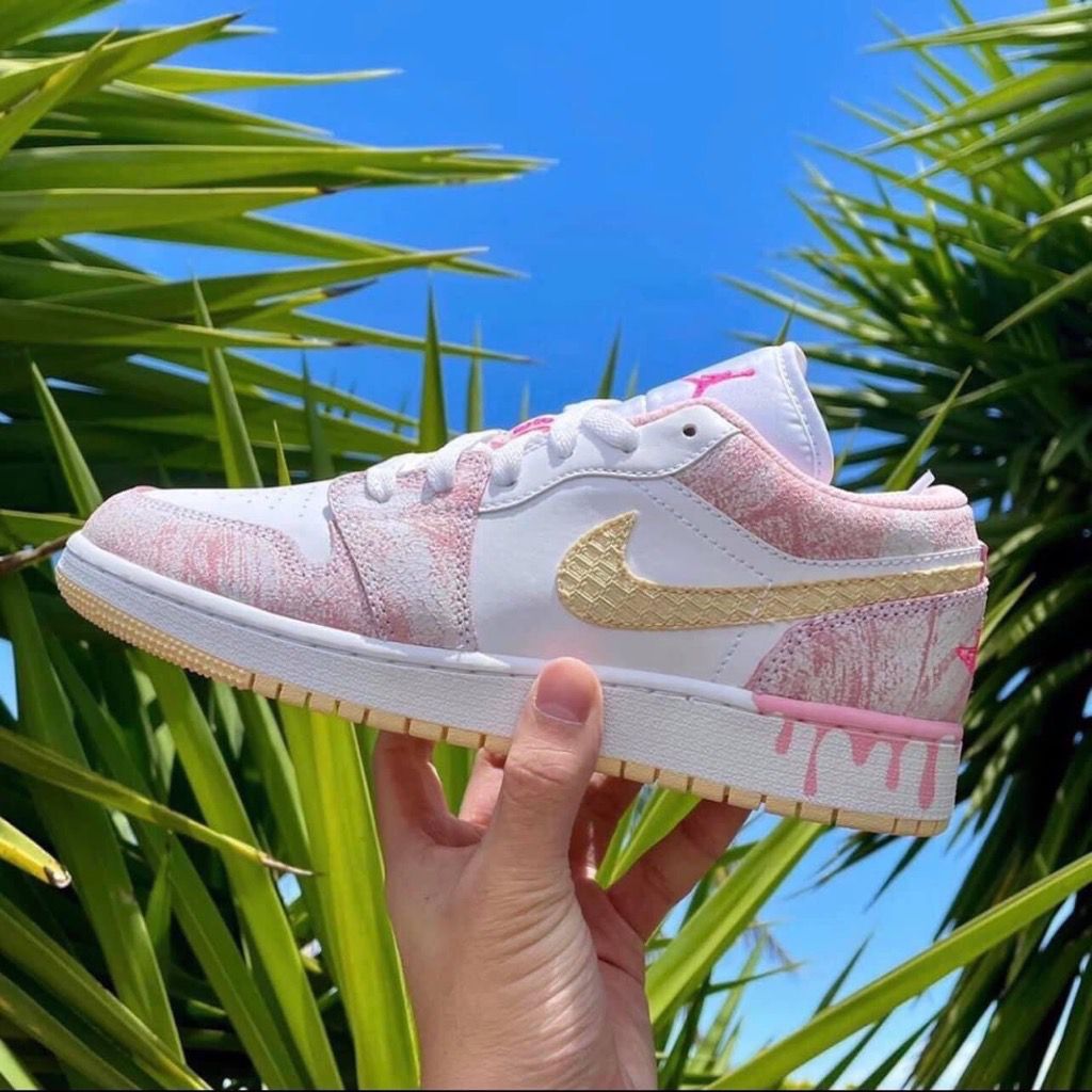 Giày Nike Air Jordan 1 Low GS 'Strawberry Ice Cream' CW7104-601 - Ảnh 11