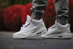 Alternative view of Giày Nike Air Jordan 3 Retro 'Pure Money' 136064-103