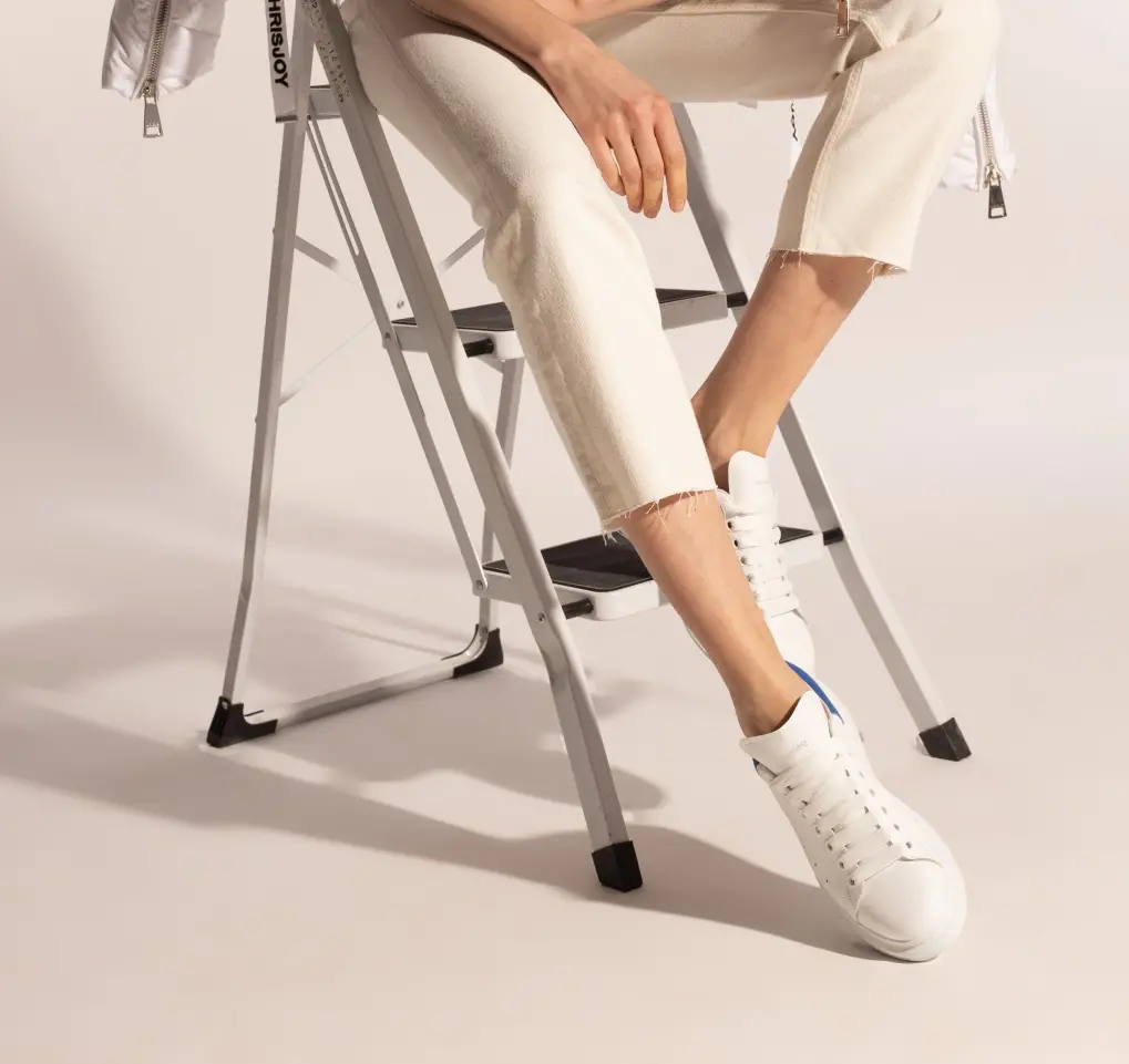 Alternative view of Giày Alexander McQueen Wmns Oversized Sneaker 'White Electric Blue'