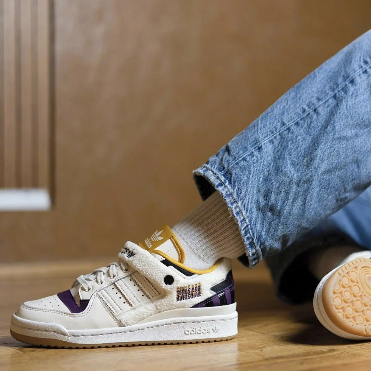 Alternative view of Giày Adidas Girls Are Awesome x Wmns Forum Low 'White Purple Beauty' GY2680