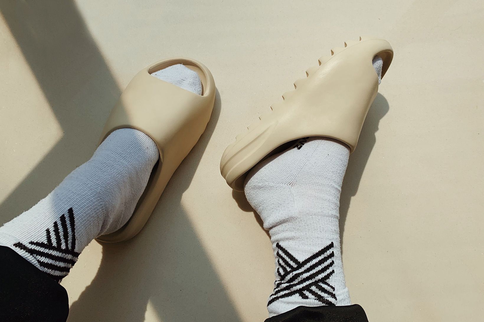 Dép Adidas Yeezy Slide Bone FW6345 - Ảnh 4