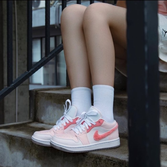Giày Nike Wmns Air Jordan 1 Low SE 'Mighty Swooshers' DM5443-666 - Ảnh 2
