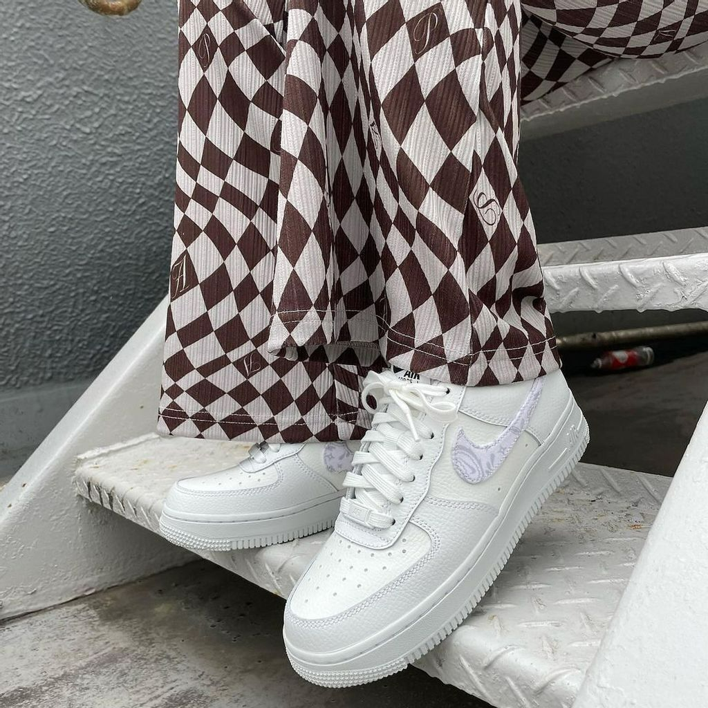 Giay Nike Air Force 1 Low 'White Paisley' DJ9942-100