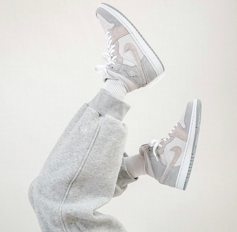 Giày Nike Air Jordan 1 Mid Wmns 'Particle Grey' DO7139-002 - Ảnh 2