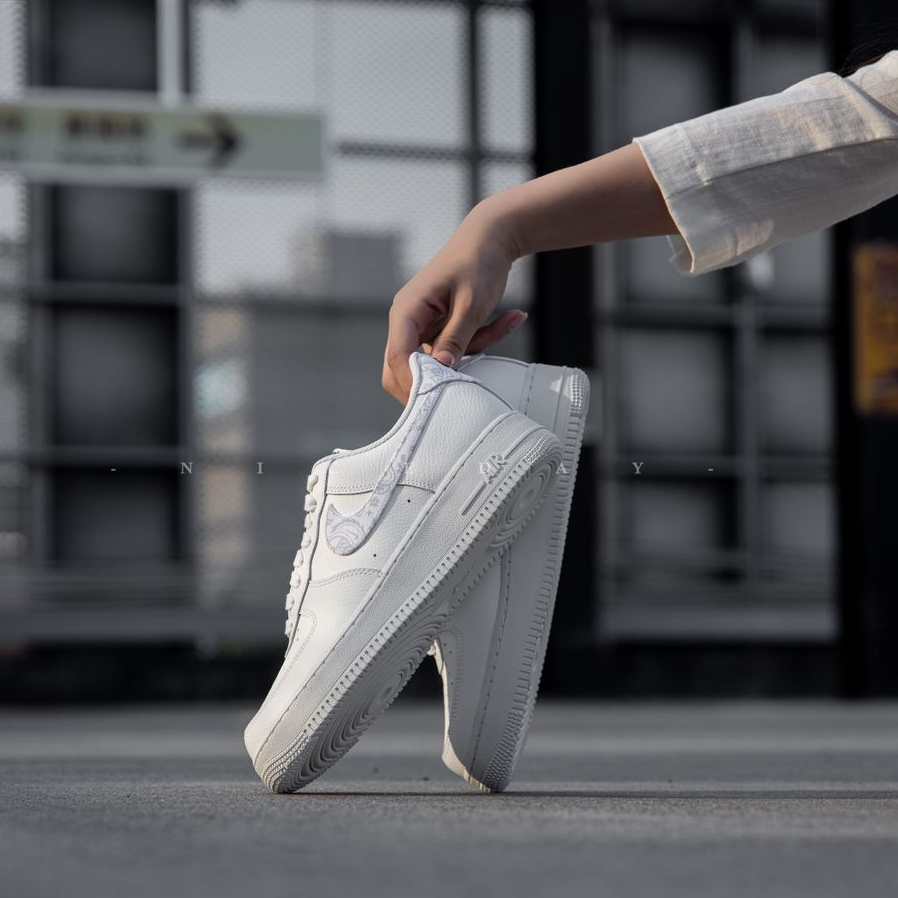 Giay Nike Air Force 1 Low 'White Paisley' DJ9942-100