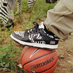 Alternative view of Giày Nike Quartersnacks x Dunk Low SB 'Little Debbie's Zebra Cakes' DM3510-001