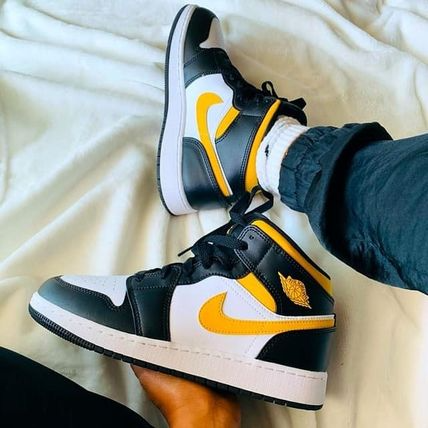 Giày Nike Air Jordan 1 Mid 'Black University Gold' 554724-177 - Ảnh 2