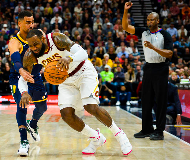 Giày Nike LeBron Soldier 11 'White Vivid Pink' 918369-102 - Ảnh 3