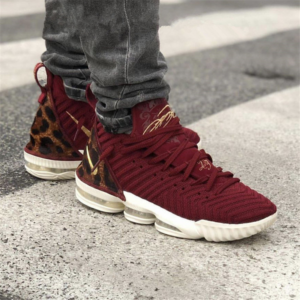 Alternative view of Giày Nike LeBron 16 EP 'King' AO2595-601