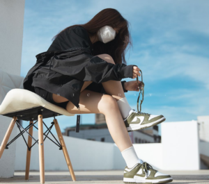 Alternative view of Giày Nike Dunk Low Medium 'Olive' DD1503-120