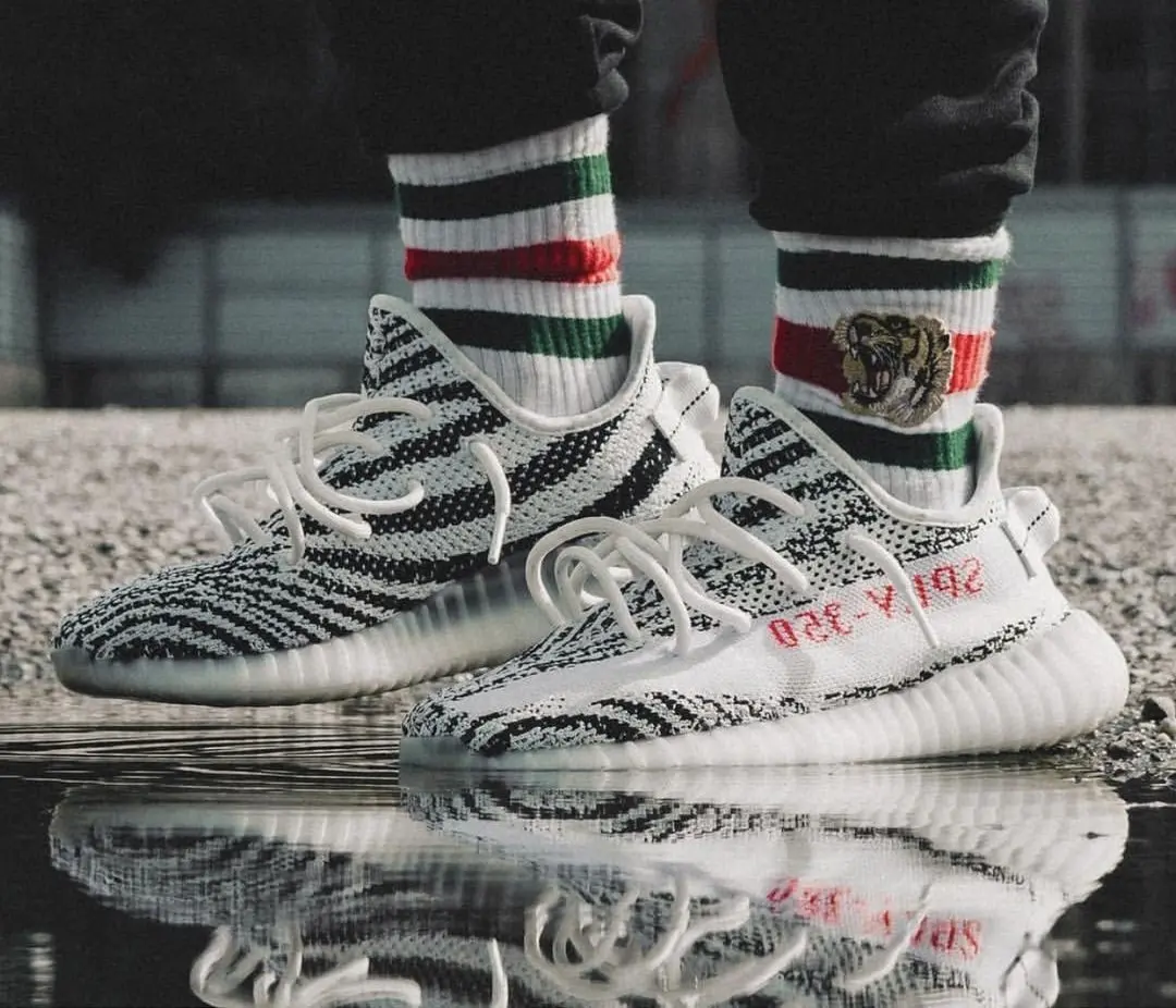 Alternative view of Giày Adidas Yeezy Boost 350 V2 Zebra CP9654