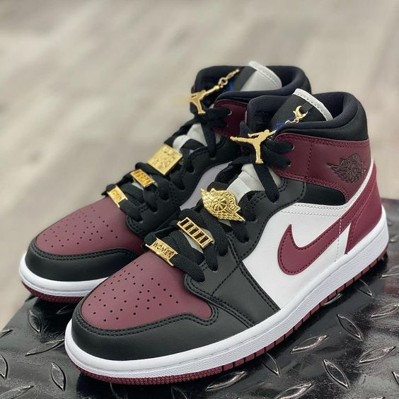 Giày Nike Air Jordan 1 Mid SE 'Gold Pendants' CZ4385-016 - Ảnh 9