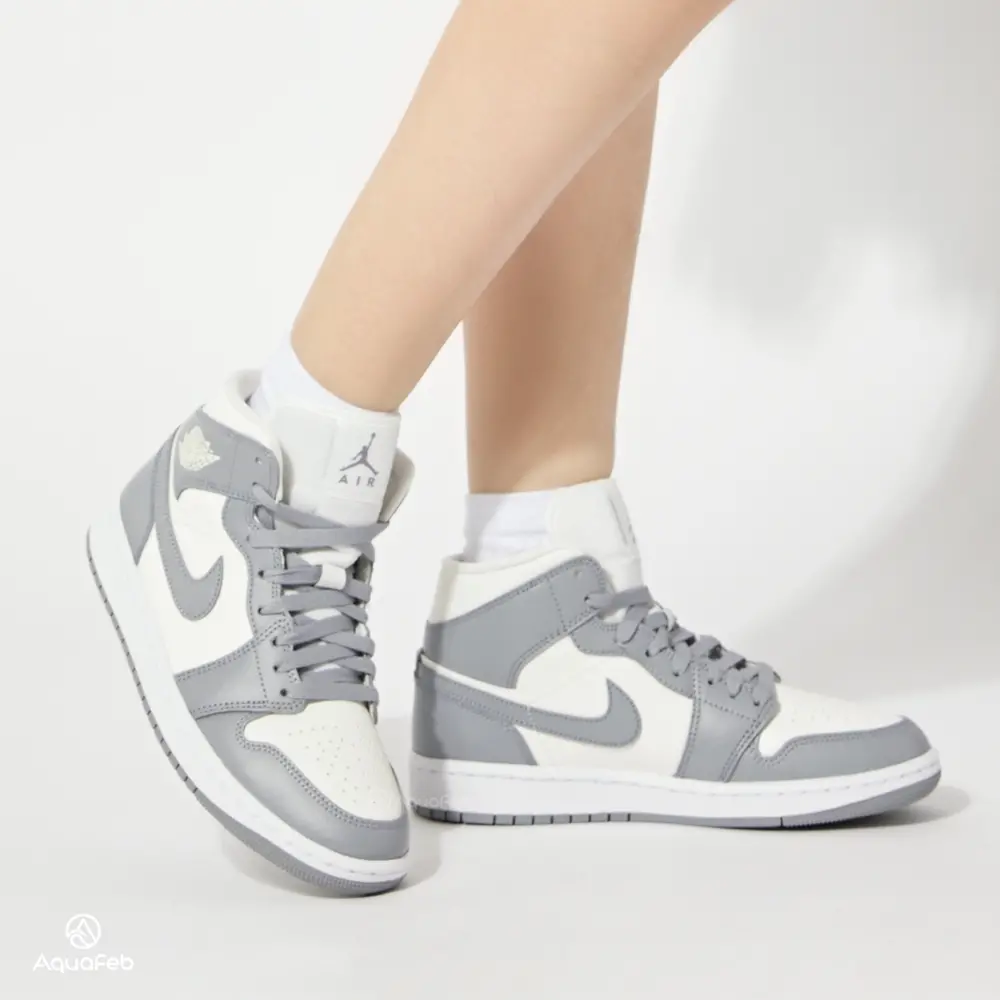 Alternative view of Giày Nike Air Jordan 1 Mid 'Grey Sail' BQ6472-115