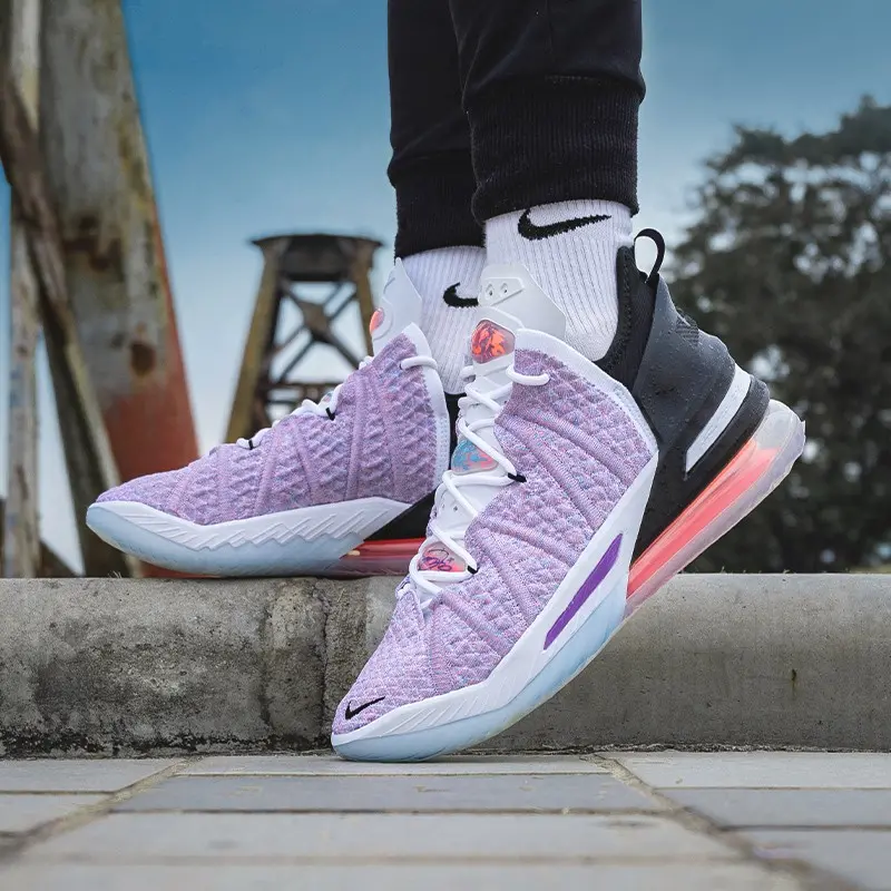 Alternative view of Giày LeBron 18 EP 'Graffiti' CQ9284-900
