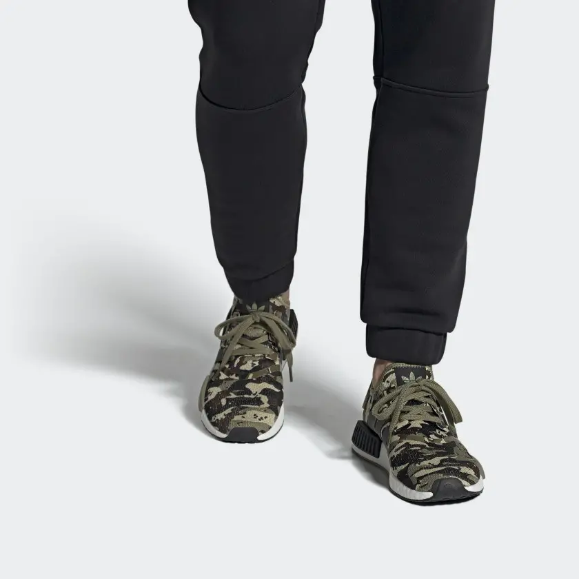 Giay Adidas NMD R1 'Duck Camo' D96617