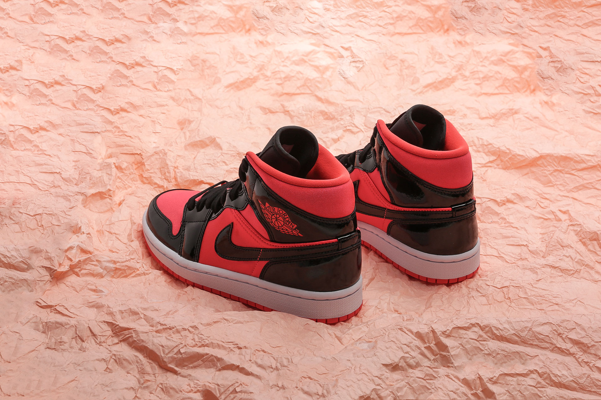 Giày Nike Air Jordan 1 Mid 'Hot Bred Punch' BQ6472-600 - Ảnh 5
