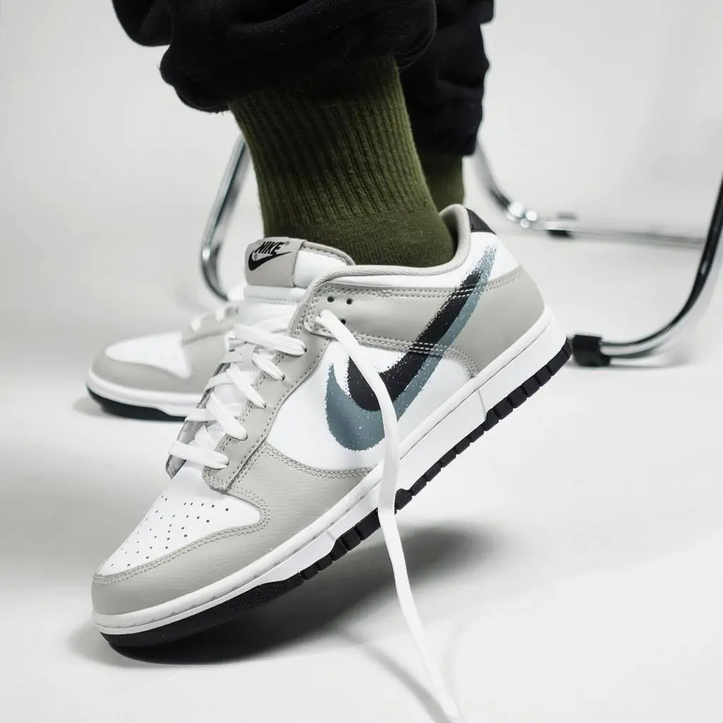 Giay Nike Dunk Low 'Stencil Swoosh' FD0661-100