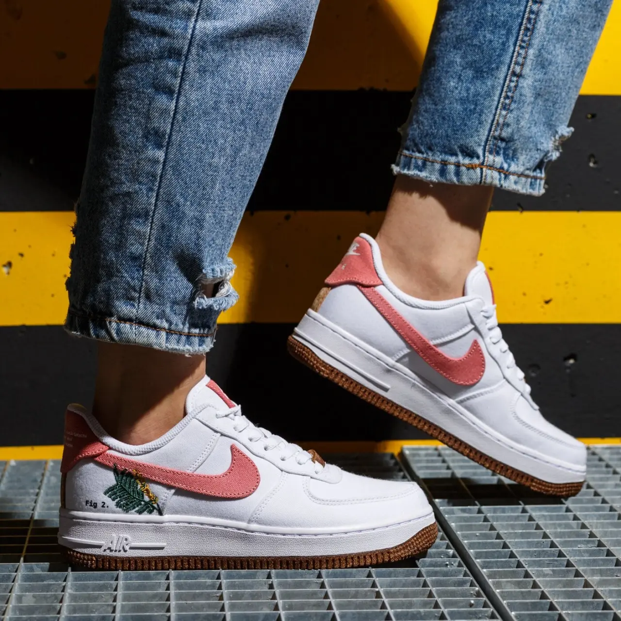 Alternative view of Giày Nike Air Force 1 '07 Essential 'Rust Pink' CZ0270-103