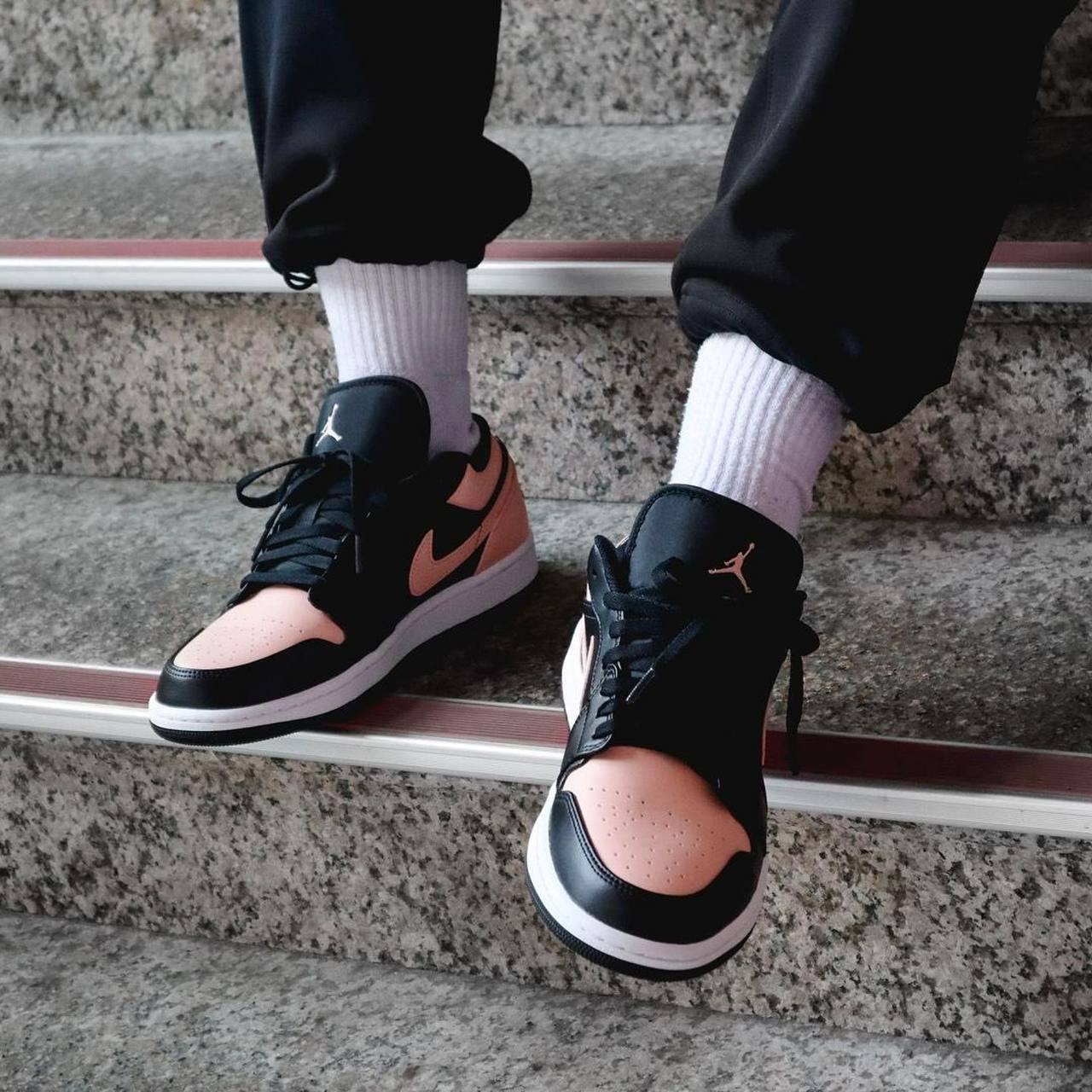 Giày Nike Air Jordan 1 Low 'Crimson Tint' 553558-034 - Ảnh 3