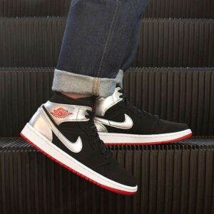 Alternative view of Giày Nike Air Jordan 1 Mid 'Johnny Kilroy' 554724-057