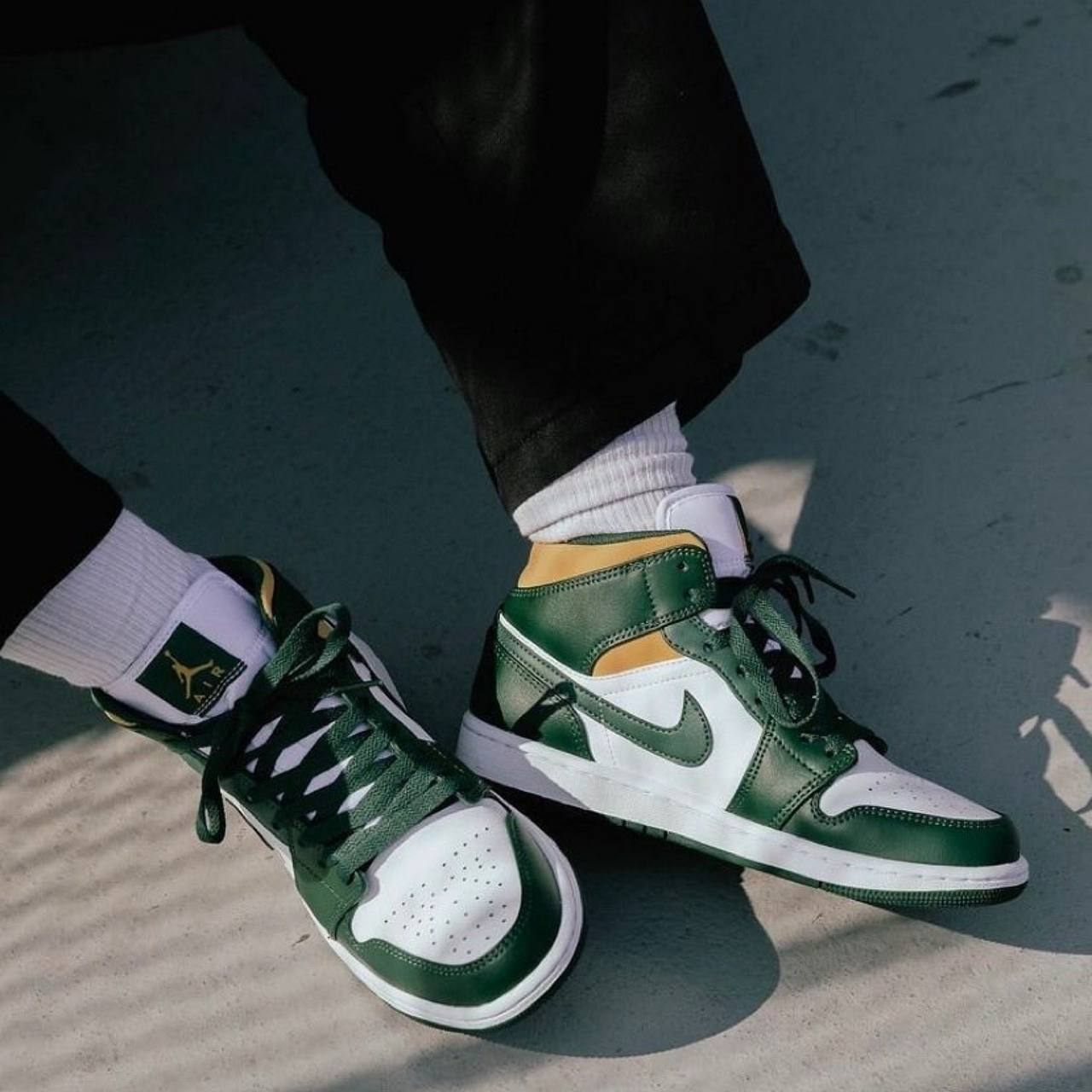 Giày Nike Air Jordan 1 Mid 'Green Yellow' 554724-371 - Ảnh 3