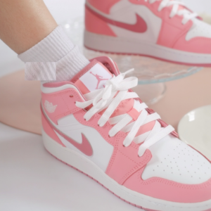 Giay Nike Air Jordan 1 Mid GS 'Valentine's Day 2023' DQ8423-616