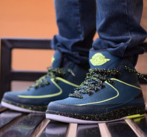 Alternative view of Giày Nike Air Jordan 2 Retro 'Nightshade' 385475-303