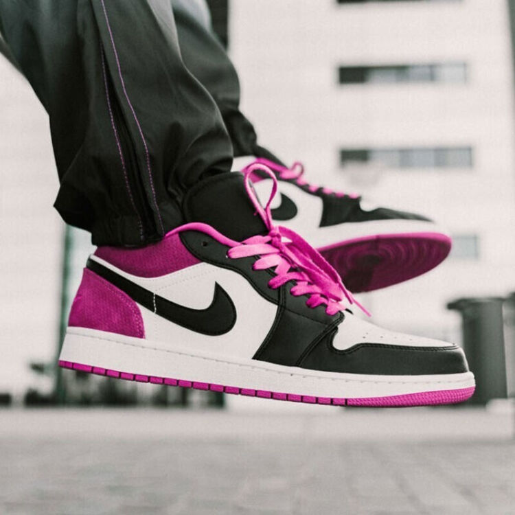 Giày Nike Air Jordan 1 Low GS 'Black Active Fuchsia' CT1564-005 - Ảnh 3
