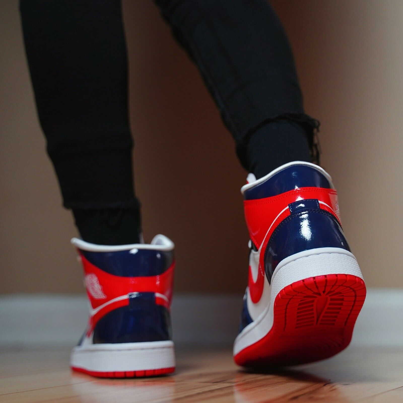 Giày Nike Wmns Air Jordan 1 Mid 'Champ Colors' DJ5984-400 - Ảnh 4
