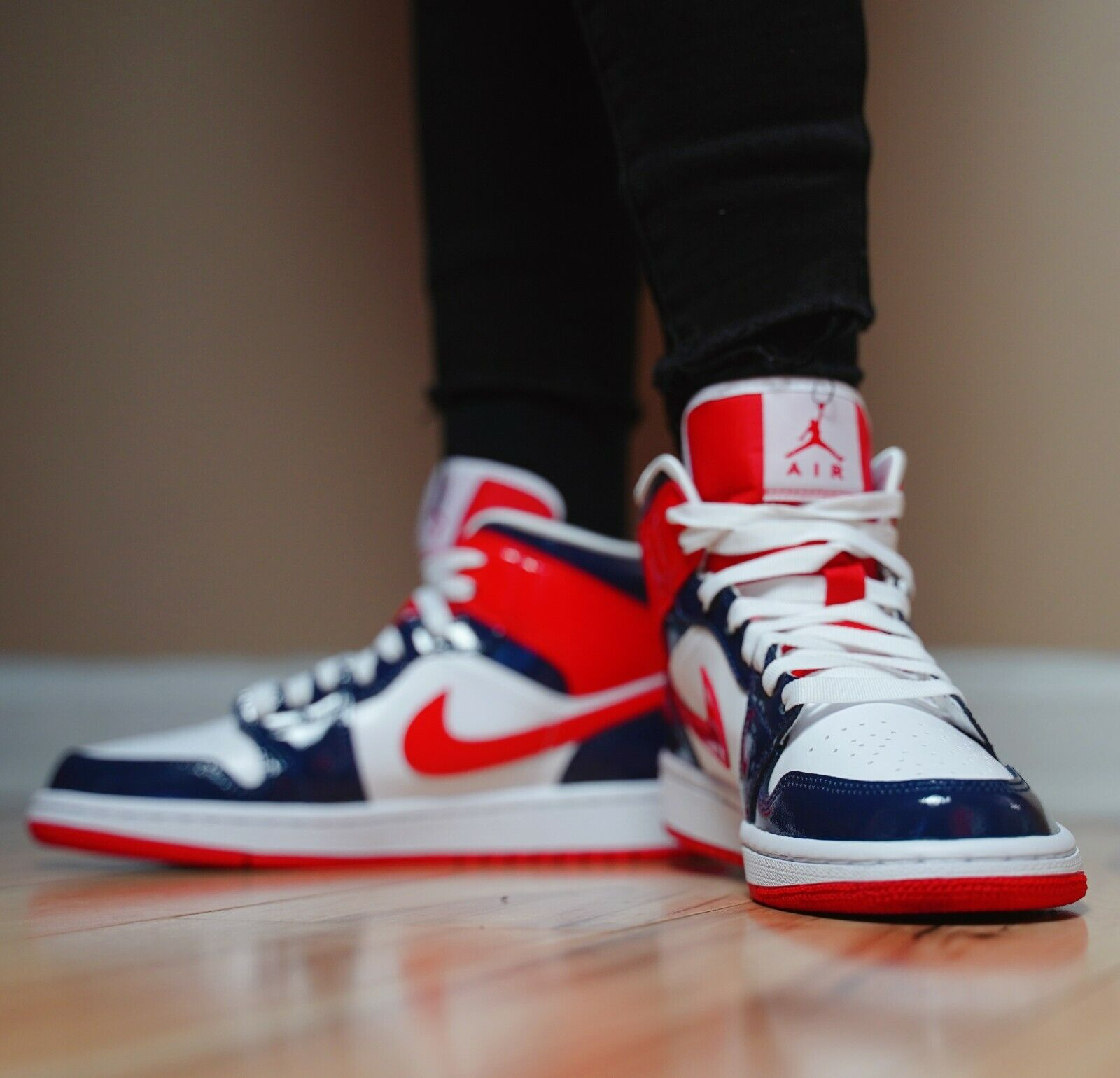 Giày Nike Wmns Air Jordan 1 Mid 'Champ Colors' DJ5984-400 - Ảnh 2