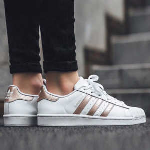 Alternative view of Giày Adidas Wmns Superstar 'Copper Metal' EE7399