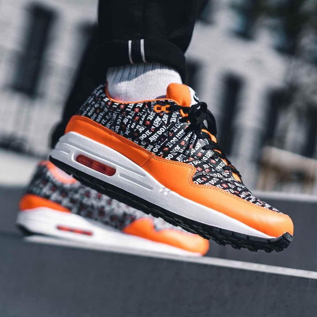 Giay Nike Air Max 1 'Just Do It Pack Black Orange' 875844-008