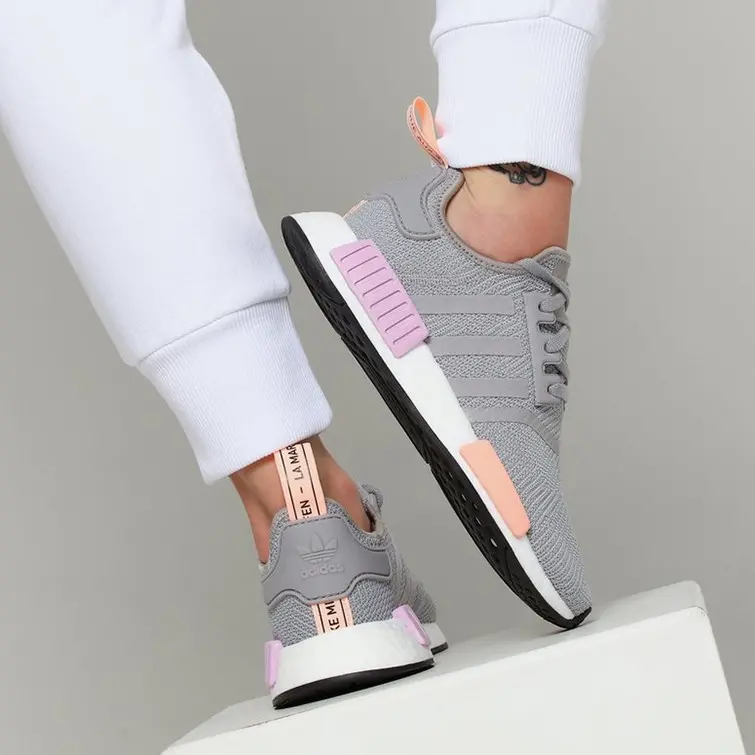 Alternative view of Giày Adidas Wmns NMD_R1 'Light Granite' B37647