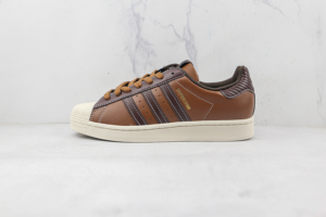 Alternative view of Giày Adidas Superstar 'Dark Brown' GW4438