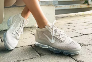 Alternative view of Giày Nike Wmns Air VaporMax 2021 Flyknit 'Oatmeal' DC9454-101