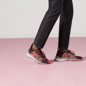 Alternative view of Giày Gucci Run 'Red And Black' 680900USN108490