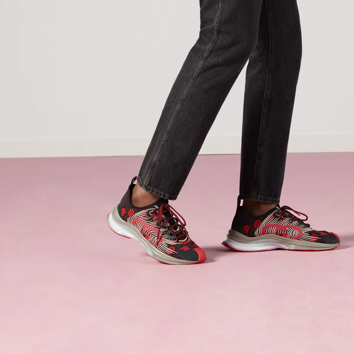 Alternative view of Giày Gucci Run 'Red And Black' 680900USN108490