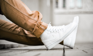 Alternative view of Giày Nike Wmns Air Jordan 1 Mid Patent &#039;Triple White&#039; BQ6472-111