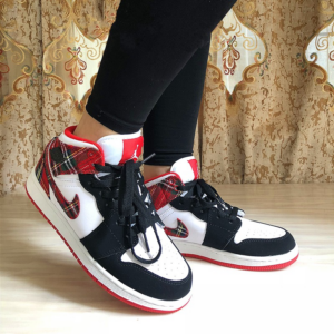 Alternative view of Giày Nike Air Jordan 1 Retro Mid GS 'Bad Santa' 554725-607
