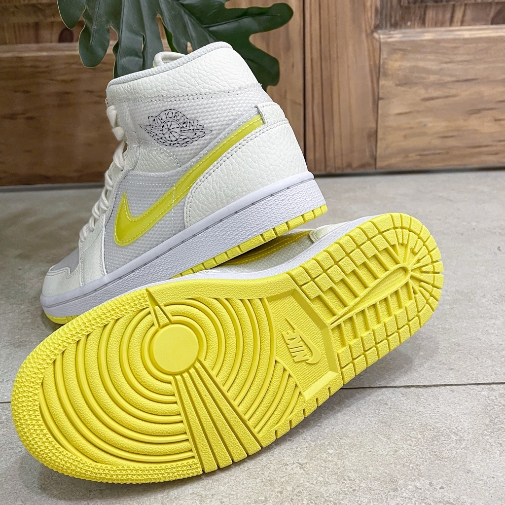 Giày Nike Wmns Air Jordan 1 Mid SE 'Voltage Yellow' DB2822-107 - Ảnh 7