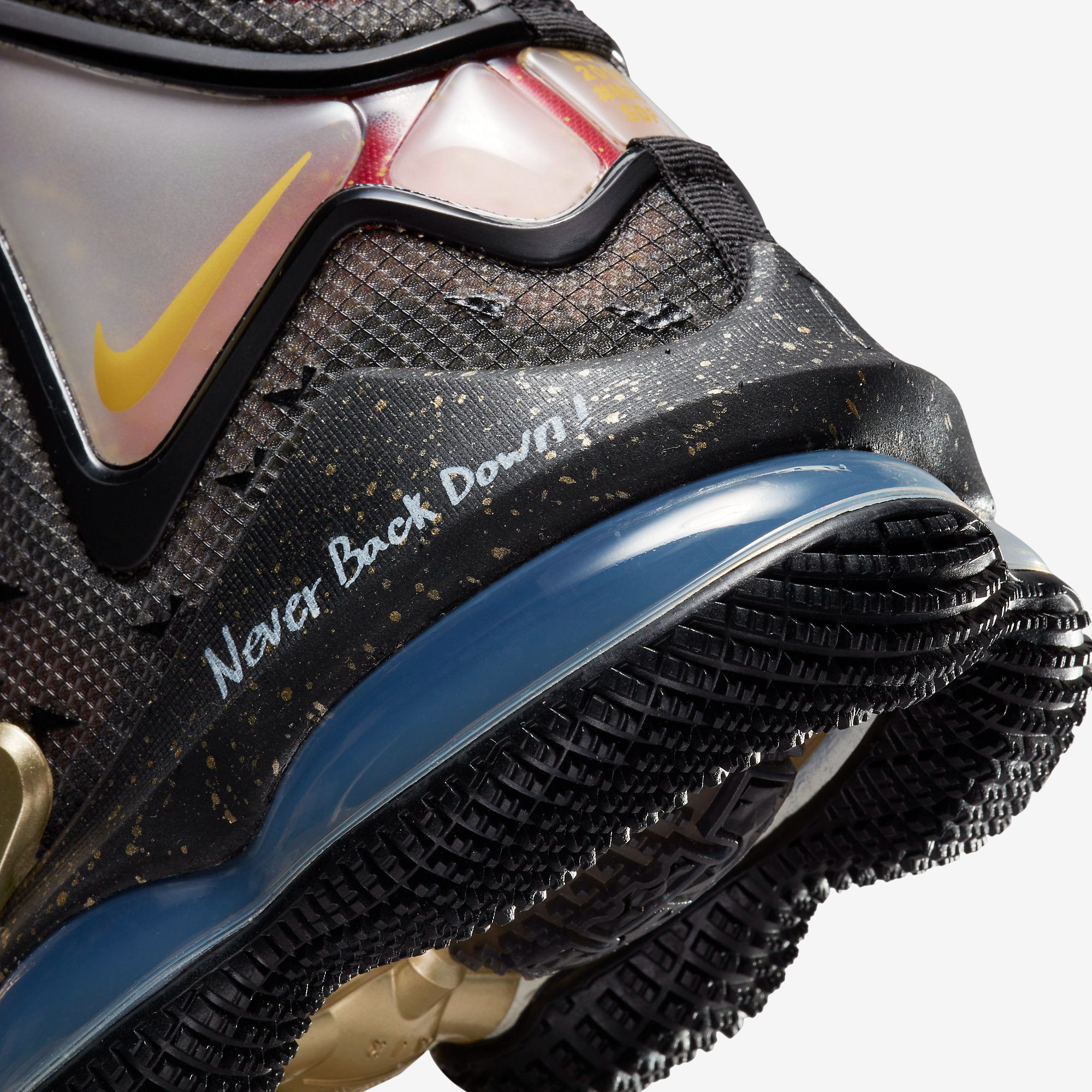 Giay Nike LeBron 19 'Doernbecher' DR6255-001