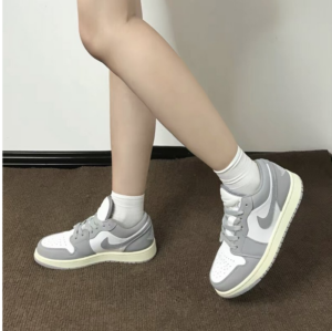 Alternative view of Giày Nike Air Jordan 1 Low 'Vintage Grey' 553558-053